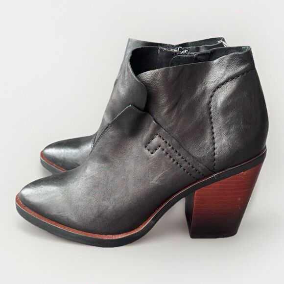 Kelsi Dagger Black Leather Booties Size 8 Soft Supple Heeled Boots - Picture 1 of 8